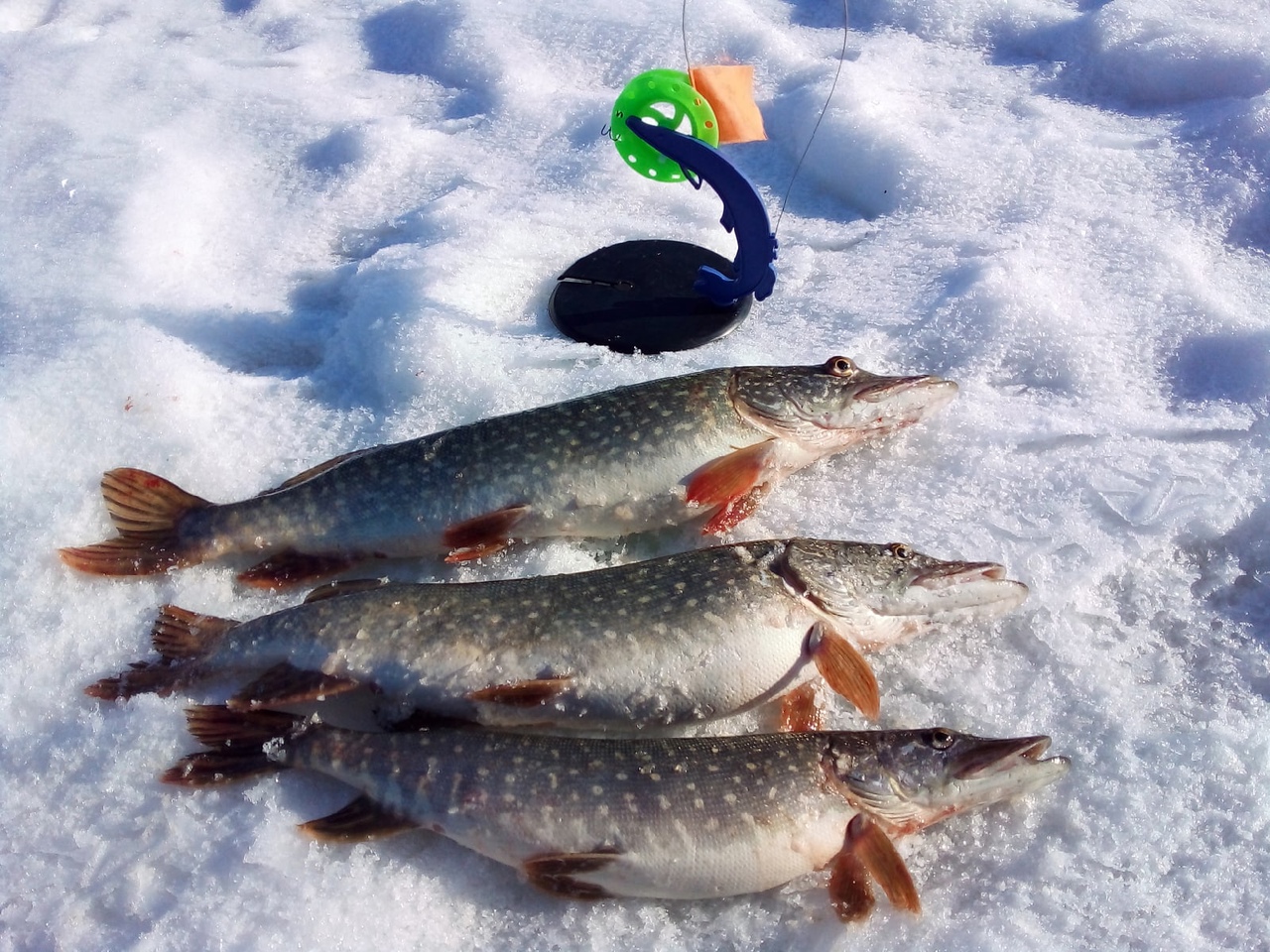 Рыбалка по последнему льду на Южном Урале