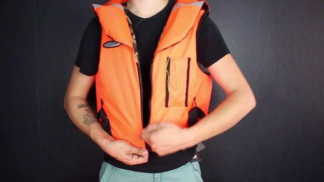 Спасательный жилет на рыбалке